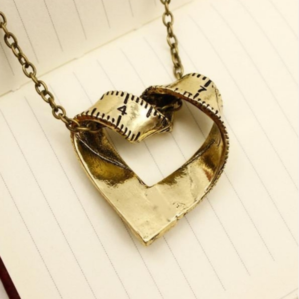 Heart Shaped necklace Measuring Tape Pendant twisted heart gold chain - Picture 4 of 4